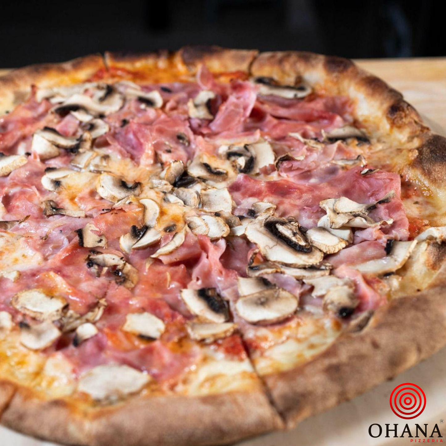 Carla, salsa de tomate, mozzarella, york, bacon, champiñón